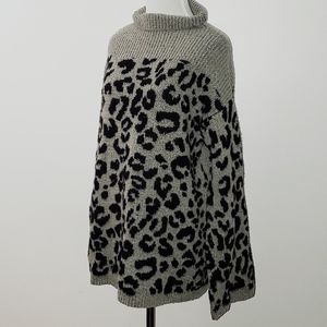 Isabel Maternity Cheetah Print Sweaterby Ingrid & Isabel Size Medium